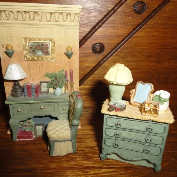 Gorgeous Set of 3 Pieces of Victorian Furniture. Mini set 1980’s - Picture 3 of 7